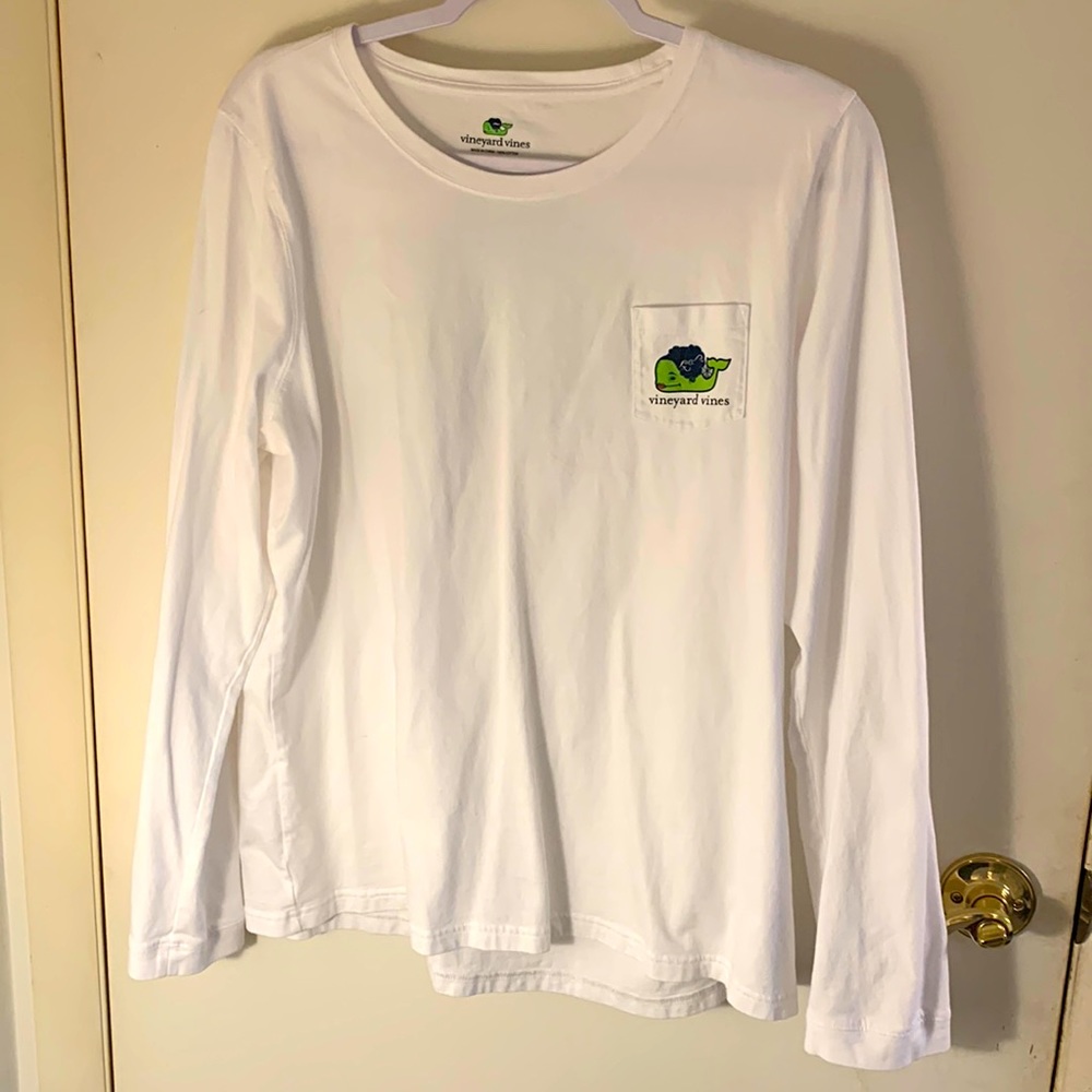 Vineyard Vines Halloween tee.   XL